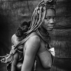 Himba Mother-Ricardo Cisneros-finalist-black_and_white-2662