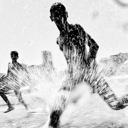 Splash-Lucian Rasnoveanu-finalist-black_and_white-4474