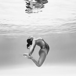 Water Baby-Kimberly Greenwood-finalista-negro_y_blanco-6538