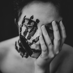 Depresión-Elena Bolshakova-bronce-negro_y_blanco-6361