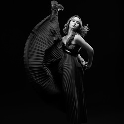 Ava-Rachel Neville-bronze-black_and_white-9248