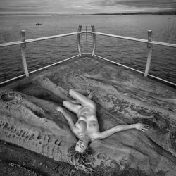 Une journée au bord de la mer-Tom Gore-bronze-black_and_white-9214