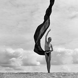 Twister-Agnieszka Czyzkowska-bronze-black_and_white-15599