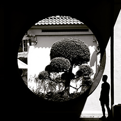 Circular triangle-Ming Chun Ngan-finalist-black_and_white-15858