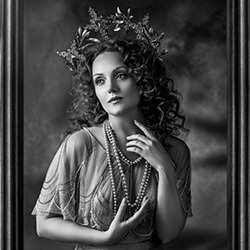 Aphrodite-Andrew Hiorth-bronze-black_and_white-15588