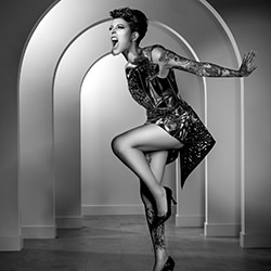 Fashion Makes Me Want To...-Andrew Hiorth-finalist-black_and_white-15811