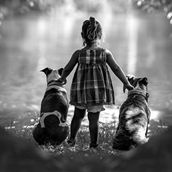 A bond beyond words-Lucie Nermuťová-bronze-black_and_white-15622