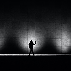 Lonely Vlogger-Max Van Son-bronze-black_and_white-18290