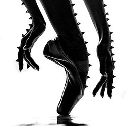 Spikes-Anke Sturhahn-gold-black_and_white-18455