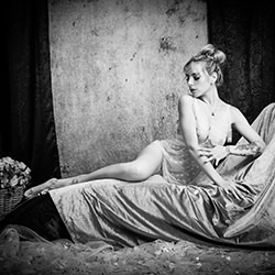 Lindsay-Thierry Smets-silver-black_and_white-18471