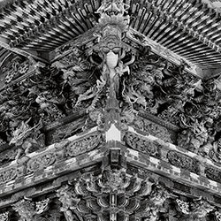 Temple-Yasuhiro Sakuda-bronze-black_and_white-18177
