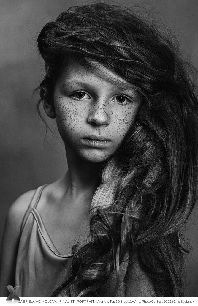 Photographer GABRIELA HOMOLOVA - Girl with freckles - Black and white ...