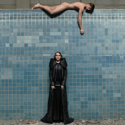 Piscine-Jakub Gulyas-bronze-fashion-1613