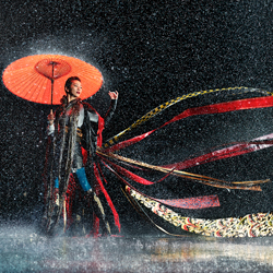 THE RAIN-Masaaki Tomitori-silver-fashion-4040