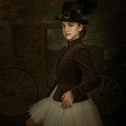 Lady\'s carriage-Erika Talshir-bronze-fine_art-4107