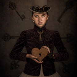 Sii la chiave del tuo cuore-Erika Talshir-silver-fine_art-4291