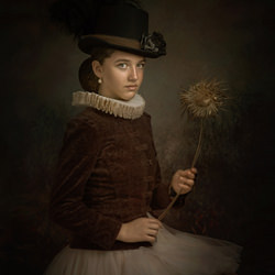 Girl with weeds-Erika Talshir-bronze-fine_art-4109