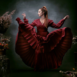 La donna dal vestito rosso-Annaliisa Nikus-finalista-fine_art-9600