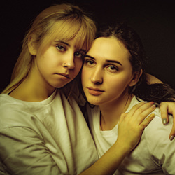 Sisters-Anastasiya Volgina-finalist-fine_art-9578
