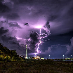 The lightning and the Lighthouse-Florent Serfati-finalist-landscape-2361