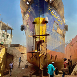 Shipbreaking; Dhaka-Kent Schaffer-silver-mobile-6047