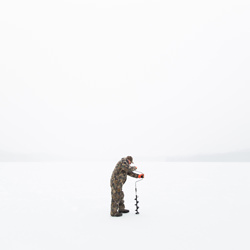 Pescador de hielo-Emily Fisher-bronce-retrato-8693