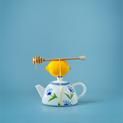 La combinación de té ideal-Halyna Vitiuk-bronze-still_life-10655