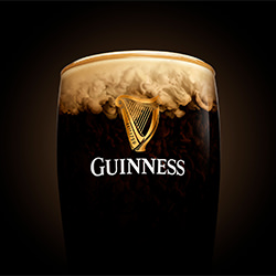 Guinness ondea en una copa-Richard Mountney-silver-still_life-10926