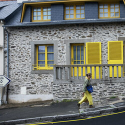 Yellow pants of Cancale-Anatolie Poiata-finalist-street-11684
