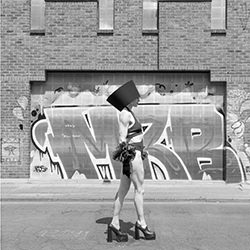 Stylish walk-Isabella Robbeson-bronze-street-17381