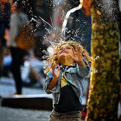 Splash-Max Van Son-bronze-street-17358