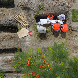 Voluntarios realizan entierros de víctimas de Covid-19-Azim Khan Ronnie-finalist-travel-12698