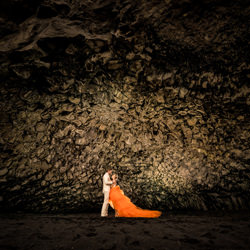 Cave and flashes-Bas Uijlings-gold-wedding-4967