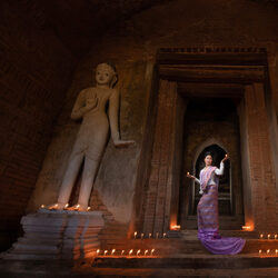 Stunning Bride with Lamp Oil-Aung Thu-finalist-wedding-10034