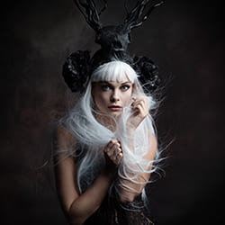 bruja blanca-Isabelle Jaravel-mujer-finalista-11863